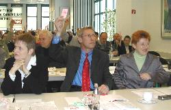 Petra Bl&auml;ss, Roland Claus und Petra Pau auf der LandesvertreterInnen-versammlung der PDS Sachsen Anhalt; Foto: Axel Hildebrandt